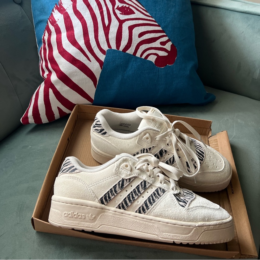 Adidas Rivalry Low (Women’s Size 8) Leather Sneakers Athletic Casual Shoe Zebra